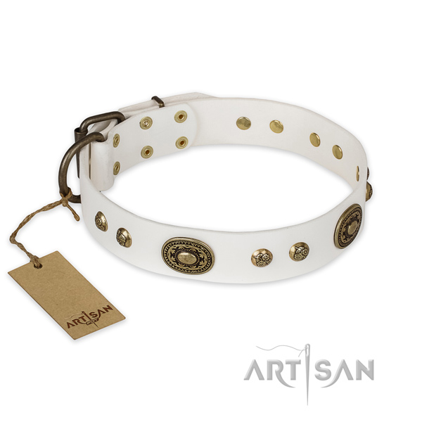 Easy wearing genuine leather dog collar for easy wearing
